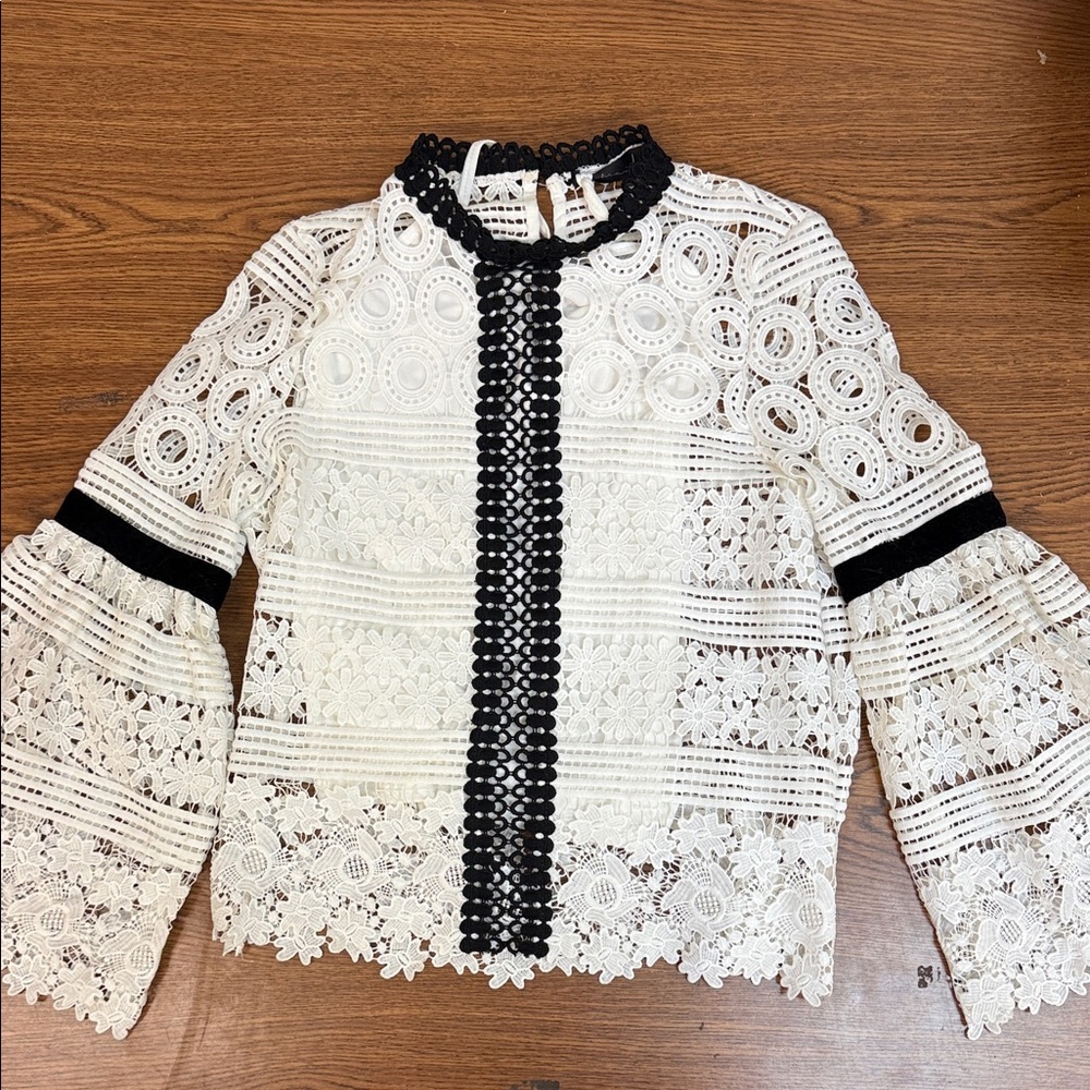 Chicwish Knitted Top Bell Sleeves Women’s Small S Black and White